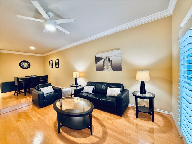 Foto del edificio - 2400 McCue Rd