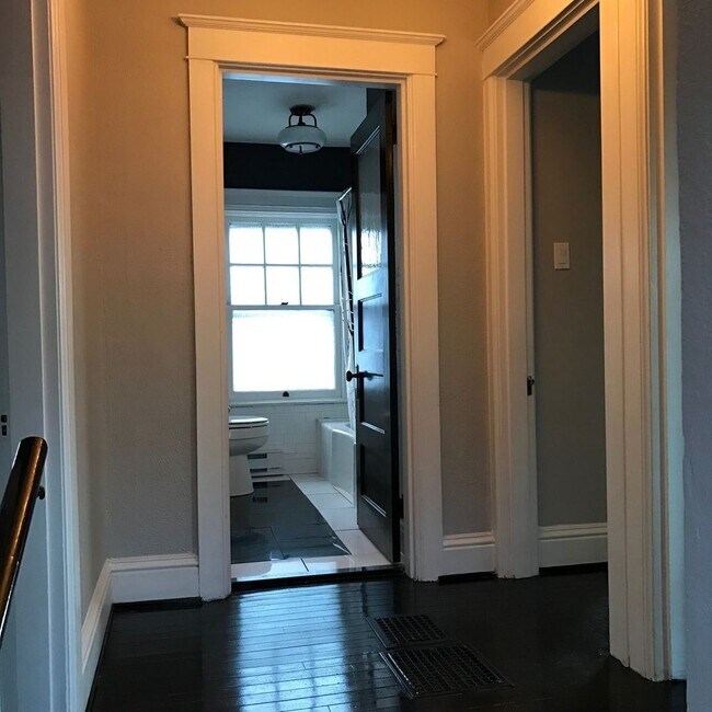 Foto del edificio - 3 br, 1 bath House - 975 WAYNE AVENUE