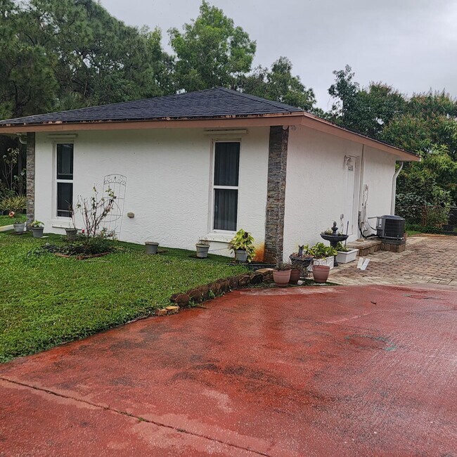Foto del edificio - 12668 70th Pl N