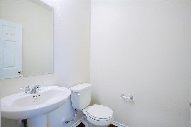 Building Photo - 384 Papaya Dr