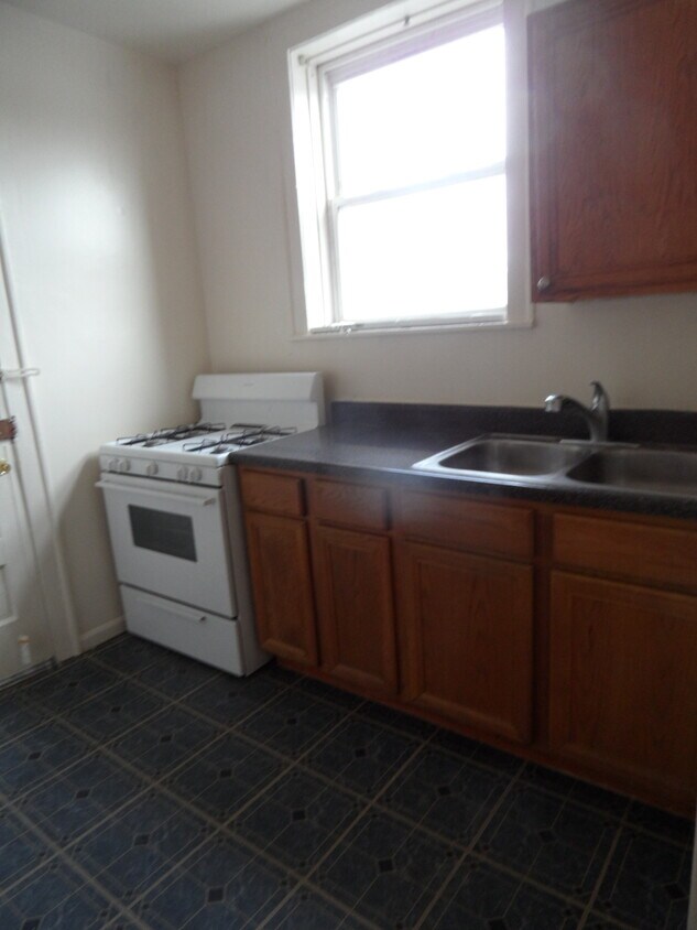 Primary Photo - 4913 Louise St