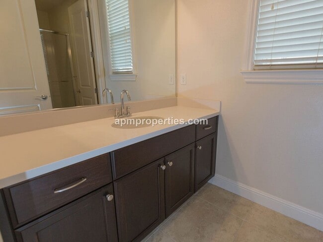 Building Photo - Desirable 4 Bedrooms + Bonus, 4.5 Baths, Gale Ranch in San Ramon!