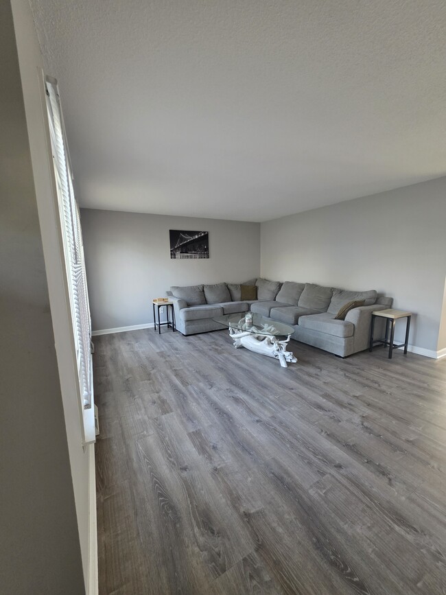 Building Photo - 4118 Highview Pky