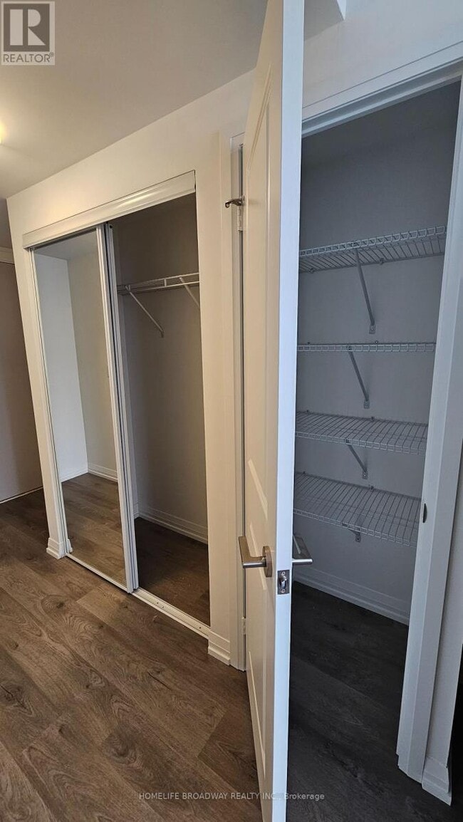 Building Photo - 325 Yorkland Blvd