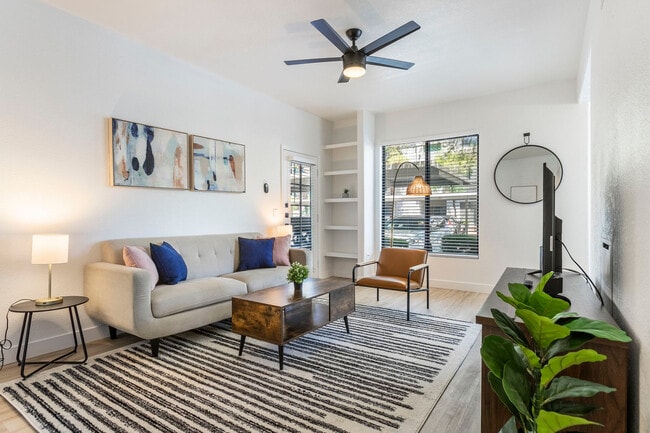 Building Photo - 15608 N 71st St