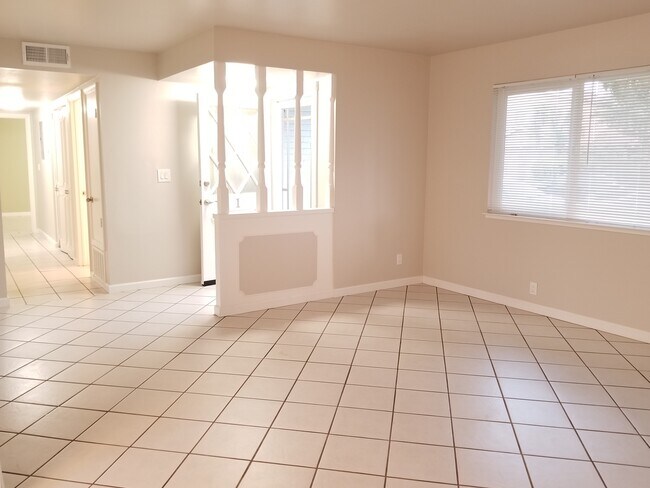 Foto del edificio - 2113 Town And Country Ln