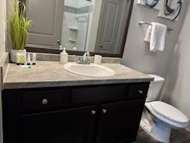 Building Photo - 300 Venue Wy