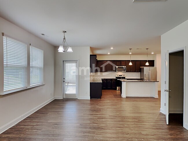 Foto del edificio - 194 Pullen Dr