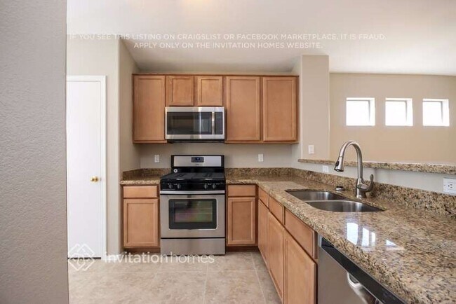 Building Photo - 364 S Bermuda Dr