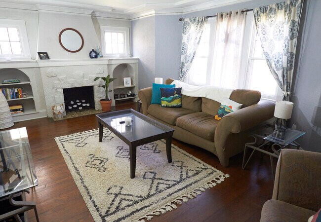 Foto del edificio - 4025 N Stowell Ave