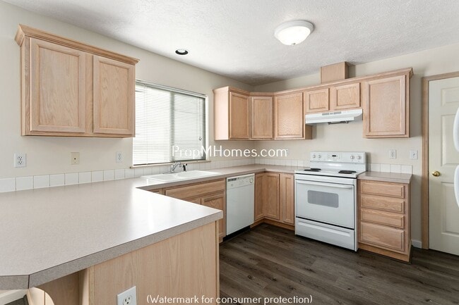 Building Photo - Lovely Four Bedroom Home On A Quiet Street In SE Portland!