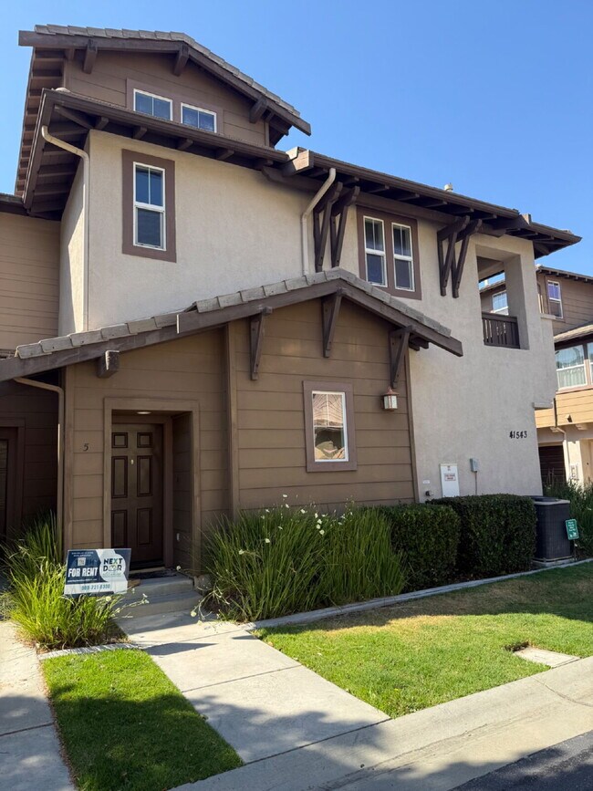 Building Photo - 41543 King Palm Ave