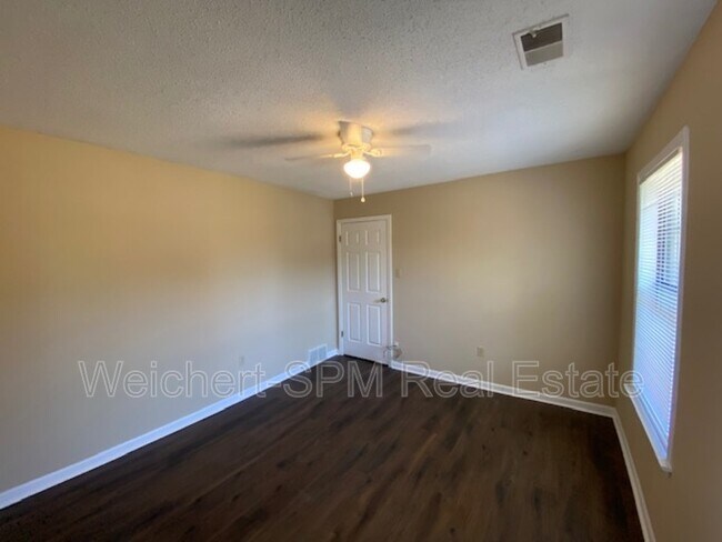 Foto del edificio - 2245 Easton Dr