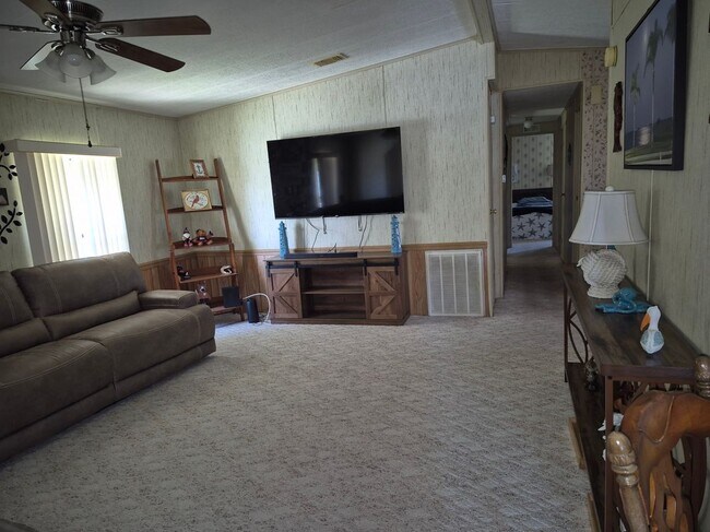 Foto del edificio - 904 Redbud Rd