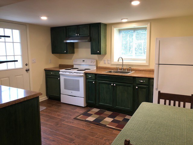 Kitchen - 35 Whitestone Rd