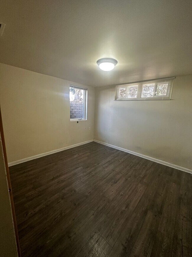 Building Photo - Two Bedroom Apartment Steps from Camus