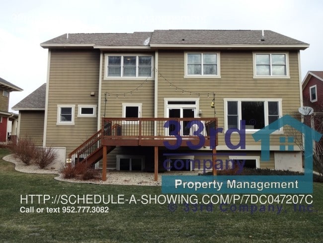 Building Photo - Dancing Waters of Woodbury Executive Home!