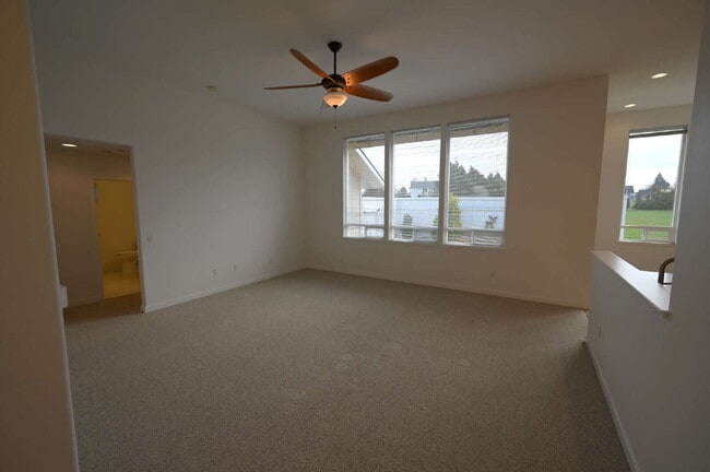 Foto del edificio - Modern & comfortable home in a country setting on 1 acre in Sequim