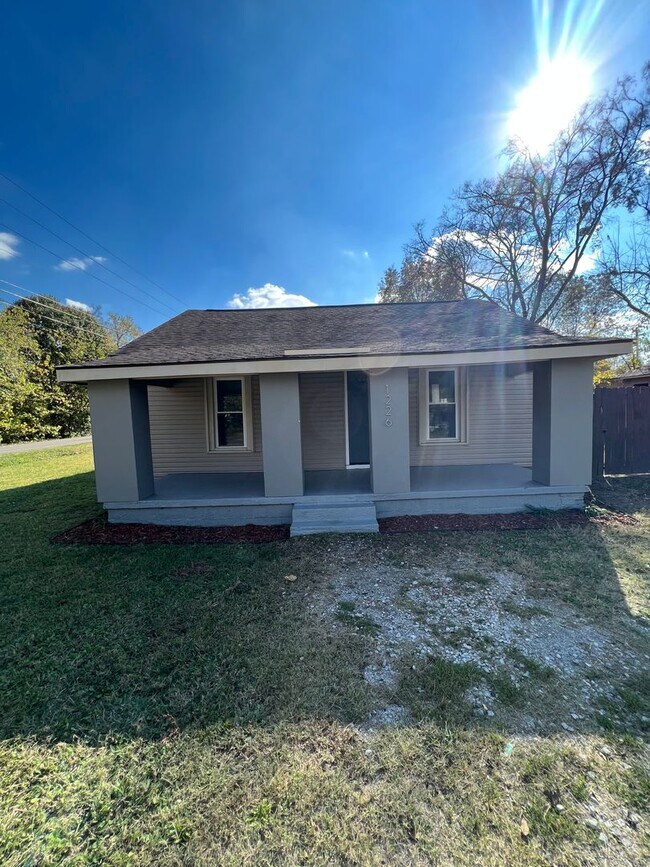Building Photo - Newly Remodeled Home with Fenced-In Yard!