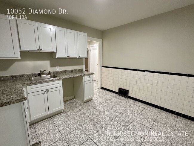 Building Photo - 10052 Diamond Dr