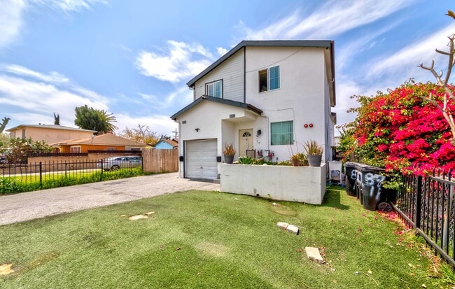 Foto del edificio - 8711 McKinley Pl