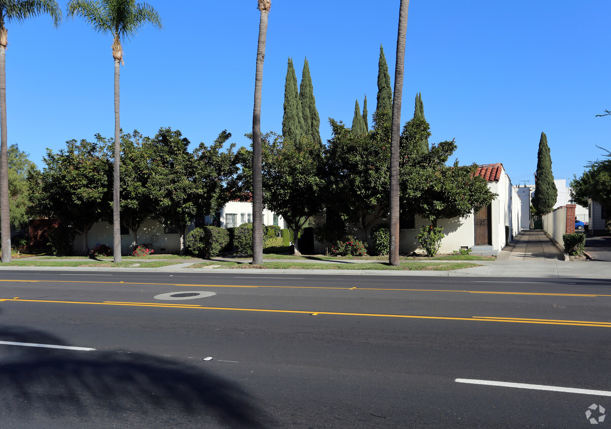 Building Photo - Las Casitas Apartments