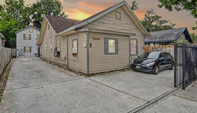 Building Photo - 7044 Avenue E