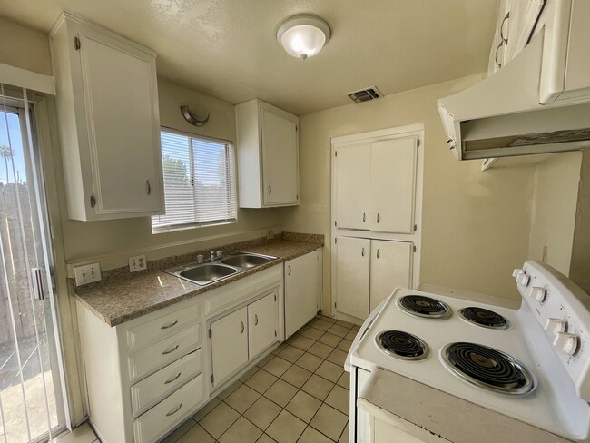 KITCHEN - 1919 Lacey St