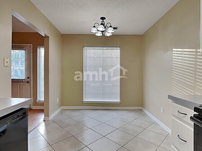 Building Photo - 5 Cassidy Ct