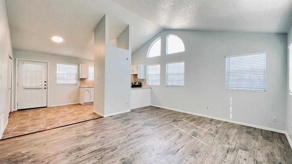 Foto principal - 8813 Pineridge Dr