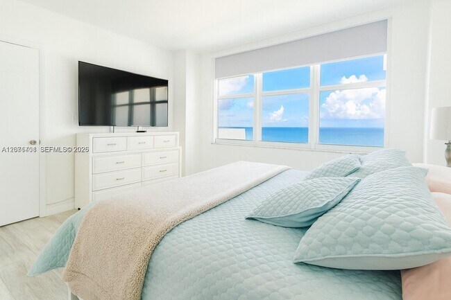 Foto del edificio - 5601 Collins Ave