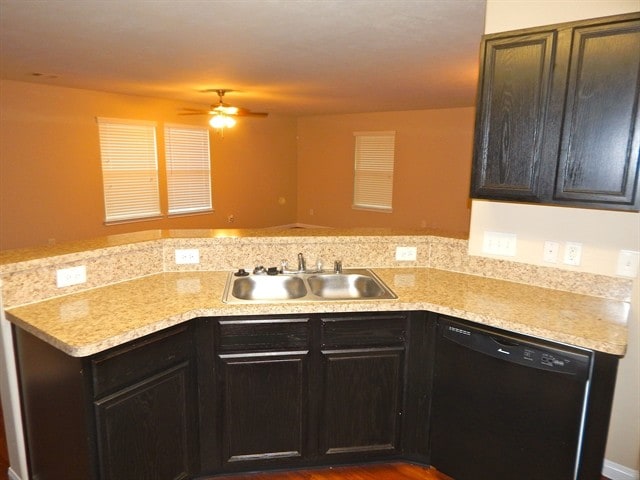 Foto del edificio - 847 Darbydale Crossing Ln