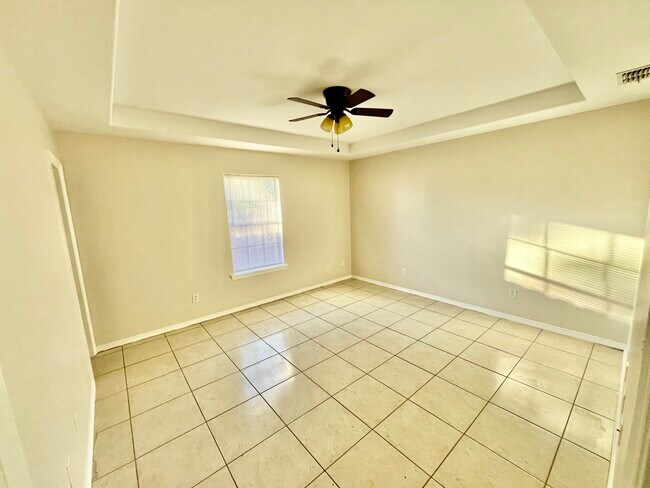Building Photo - 2410 W Hackberry Ave