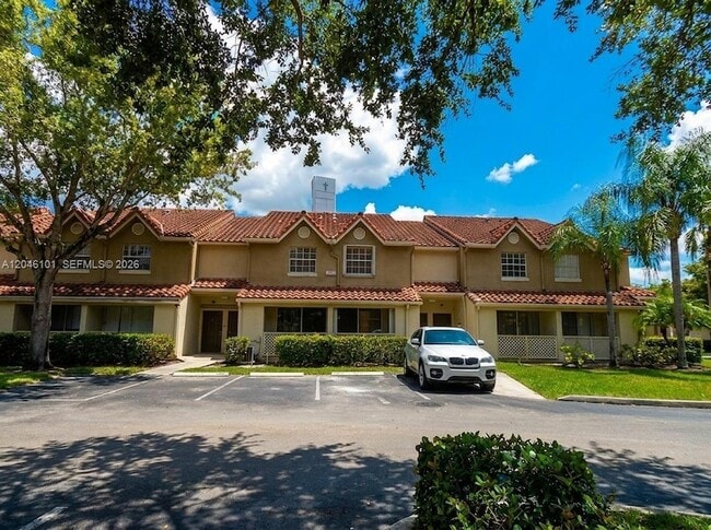 Foto del edificio - 18338 NW 68th Ave