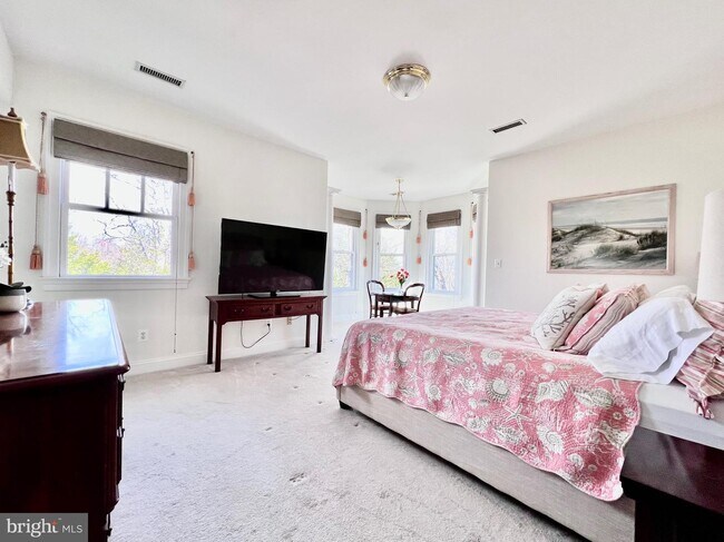 Building Photo - 9319 Ludgate Dr