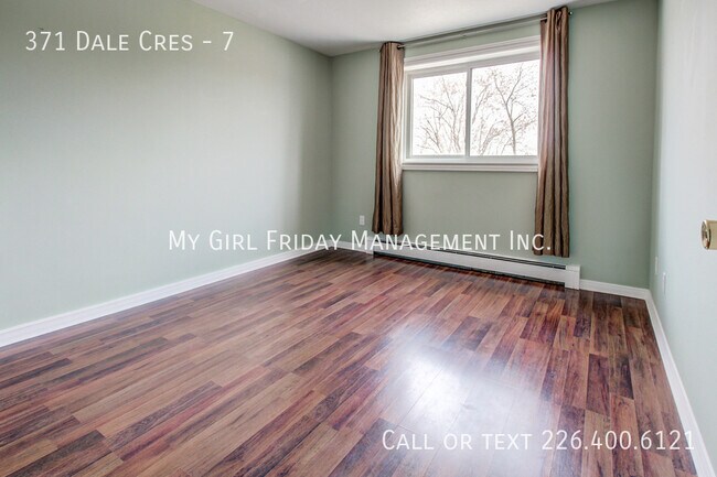 Building Photo - 371 Dale Crescent