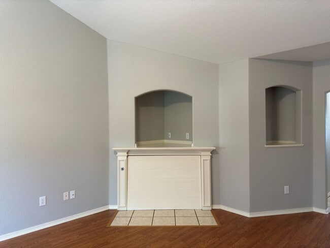 Building Photo - 609 Apple Valley Dr