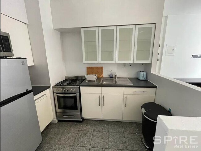 Building Photo - 2 bedroom in NEW YORK NY 10009