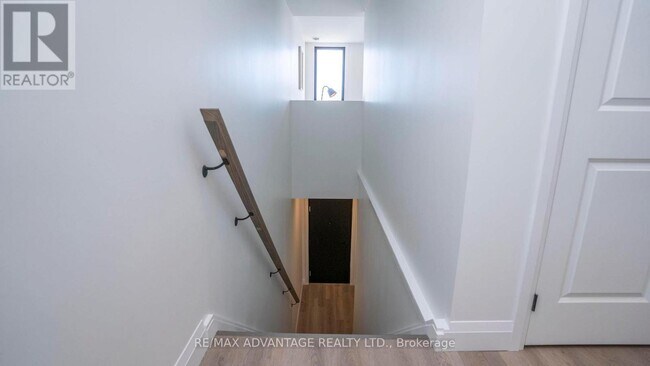 Photo du bâtiment - 3900 Savoy St