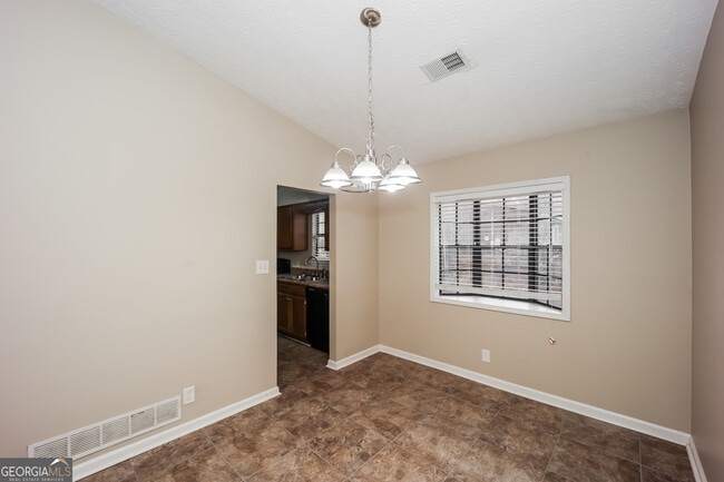 Foto del edificio - 284 Independence Dr