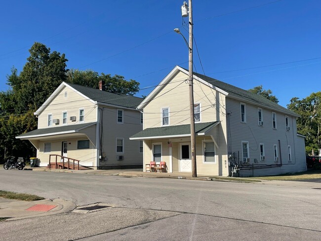 Building Photo - 115 Sycamore St
