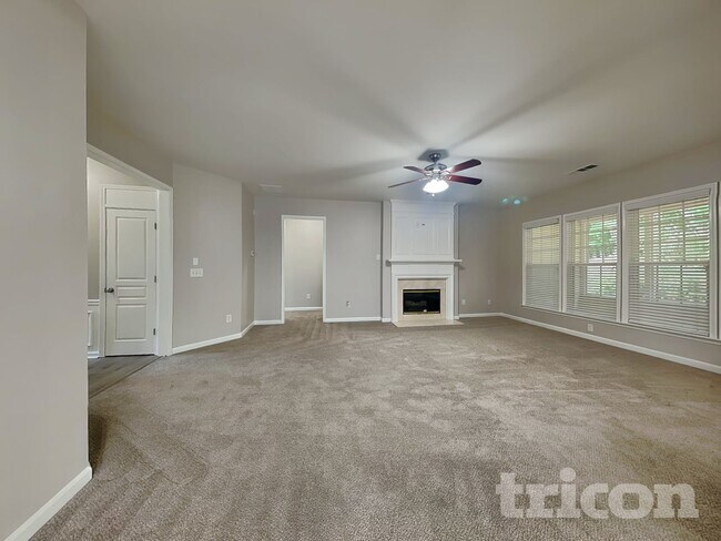 Foto del edificio - 6740 Waveland Dr