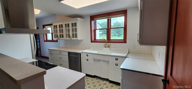 Foto del edificio - 31 McCormick Rd