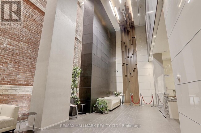 Building Photo - 15 Grenville St