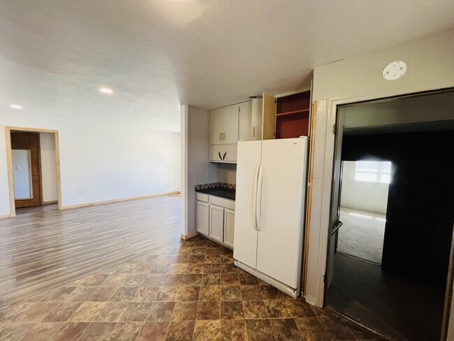 Foto del edificio - 703 W Main St