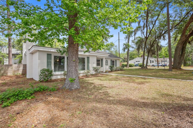 Building Photo - Spacious 4-Bedroom, 2.5-Bath Home E Duffy