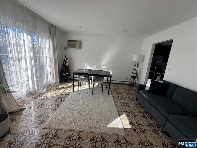 Building Photo - 531 US-1