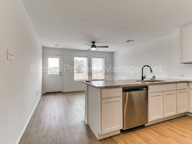Foto del edificio - 14803 Parkway Center Ave