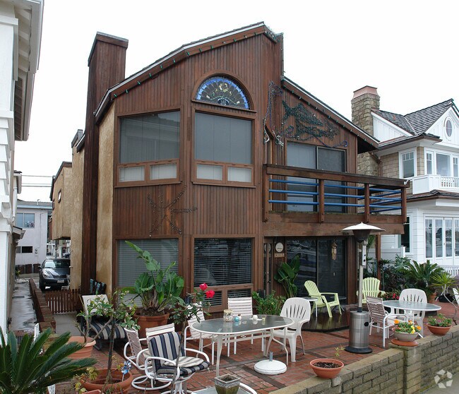 Building Photo - 805 N Bayfront