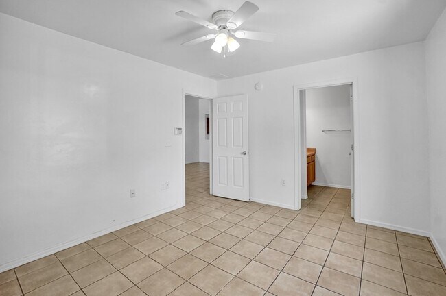 Building Photo - Very Nice Duplex- 2 Bed/2 Bath